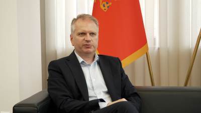  Perić: Gdje je logika da se Skupština ne pita o brisanju Radosava Ljumovića iz naziva Narodne biblioteke?
 