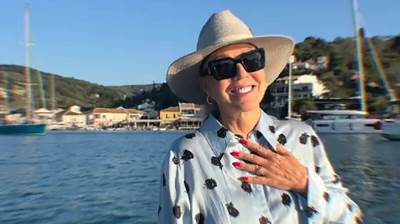  Lepa Brena uživa u društvu bivše ljubavnice pjevača: Evo kako se provode na moru, podijelile fotogra 