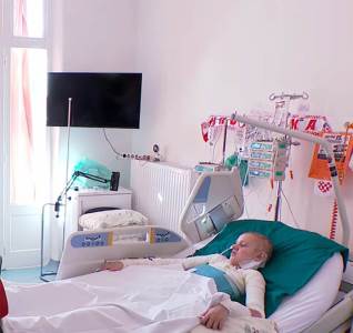  Ovo je dječak (15) koji je preživio strujni udar od 35.000 volti 
