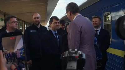  Vučić stigao u Kijev: Danas sastanak sa Zelenskim na važnom samitu 
