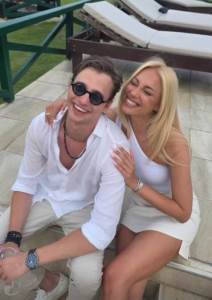  Bjelin sin odlijepio za Sarom Jo 