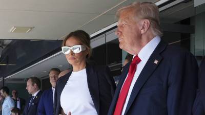  Tramp više ne može da kontroliše Melaniju, a ljudi se boje njene moći 