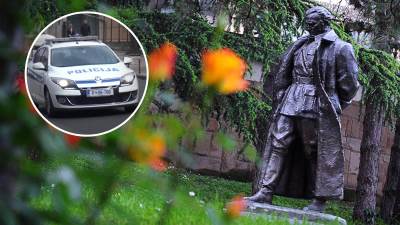  Odrubio glavu sa Titovog spomenika pa je vozio u gepeku: Bizaran slučaj u Sloveniji, prijeti mu 5 go 