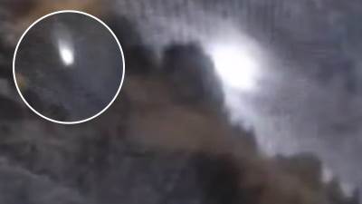  Kamere zabeležile bljesak na nebu Novog Zelanda: Posle meteora odjeknuo snažan prasak (Video) 