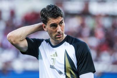  Vlahović pred transferom karijere: Želi ga Real Madrid, Murinjo ima plan za njega 