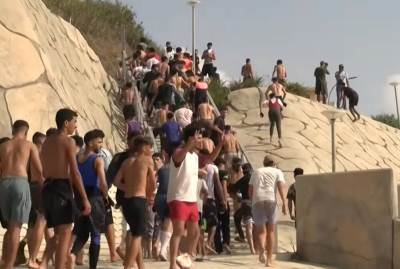  Makron pooštrava kontrolu na granici sa Španijom nakon rekordnog priliva migranata u Seutu 