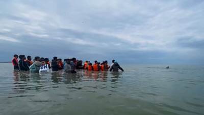  Migranti pokušali ilegalno da uđu u Veliku Britaniju: Čak 230 ljudi prešlo Lamanš u jednom malom čam 