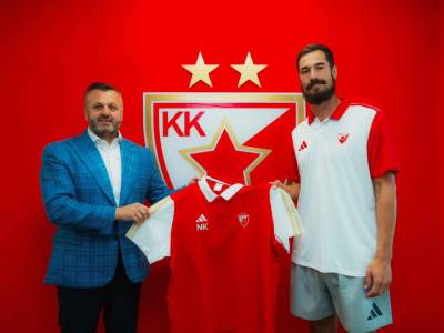  Nikola Kalinić, najjača karika Crvene zvezde: Željko Drčelić mu uručio novu uniformu 
