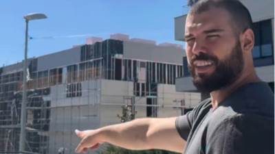  Adam Adaktar šokirao je pratioce prizorom štete na svom imanju 