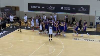  Igrači Bešiktaša i CSKA se potukli pred Alimpijevićem 