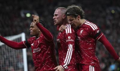  LUDNICA NA ENFILDU - LIVERPUL SLAVIO POSLE PREOKRETA: Prvak Evrope krenuo "šesticom", Arsenal utišao Vezuv!
 