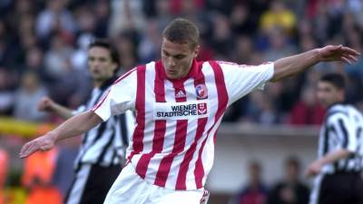  Prelomio je: Nemanja Vidić otišao u legende! 