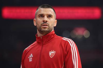  Branko Lazić: "Koga da gledam u Zvezdi?" 