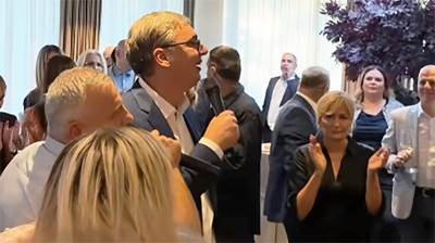  Vučić zapjevao "A sad adio" na oproštajnom koktelu u Predsjedništvu 