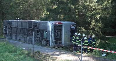  Autobus pun turista krenuo na Oktoberfest pa se prevrnuo na auto-putu 