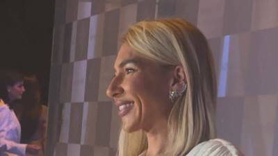  Jovana Jeremić stigla u belom na slavlje kod Adaktara bez Tigra 