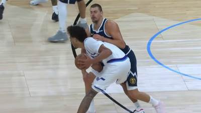  Koga ti udaraš? Jokić pobijesnio i zaletio se na Hejsa, neće više da trpi 
