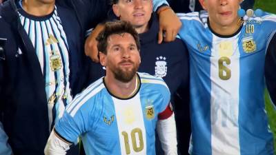  Sramota Argentine na oproštaju Mesija: Pogledao u nebo iznad stadiona, svi zviždali zbog prevare 