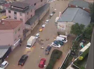  Haos u Istanbulu zbog poplava: Zatvorene škole, građanima upućen apel da ostanu kod kuće 