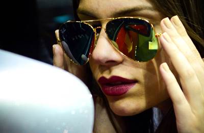  Kad je ona "jedna od momaka"... 